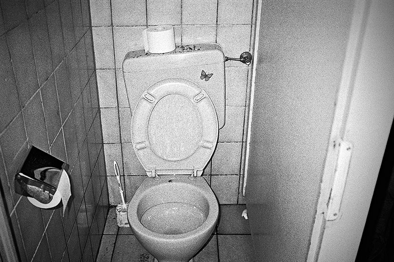 Restroom, Klo, WC, Toilette, analog, s/w, schwarz-weiss, b/w, black and white, Contax T3