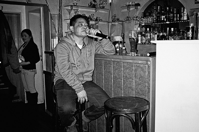 Famai, Karaoke, analog, s/w, schwarz-weiss, b/w, black and white, Contax T3