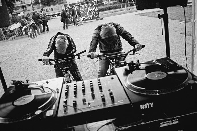 analog, Contax T3, analogfotografie, analogphotography, point and shoot, stay broke shoot film, Kodak TMax400, bw, schwarzweiss, Urban Art 40 Grad, Düsseldorf, Düsseldorf-Holthausen