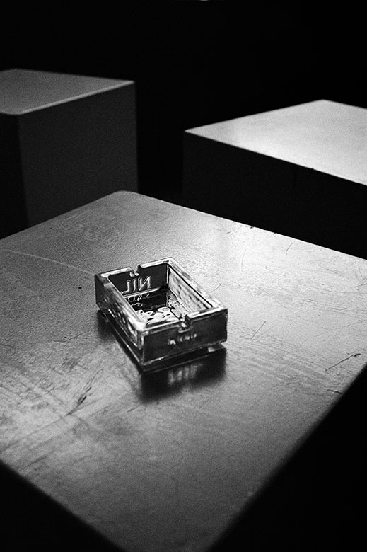 analogphoto, analogfoto, nikon F3, Kodak Tmax 400, sw, bw, nil, nil cigarettes, coffy, Coffy Düsseldorf, Düsseldorf Altstadt, filmfeed, 35mm, film is not dead, 35,, feed, photo blog, analog photo blog, stay broke shoot film